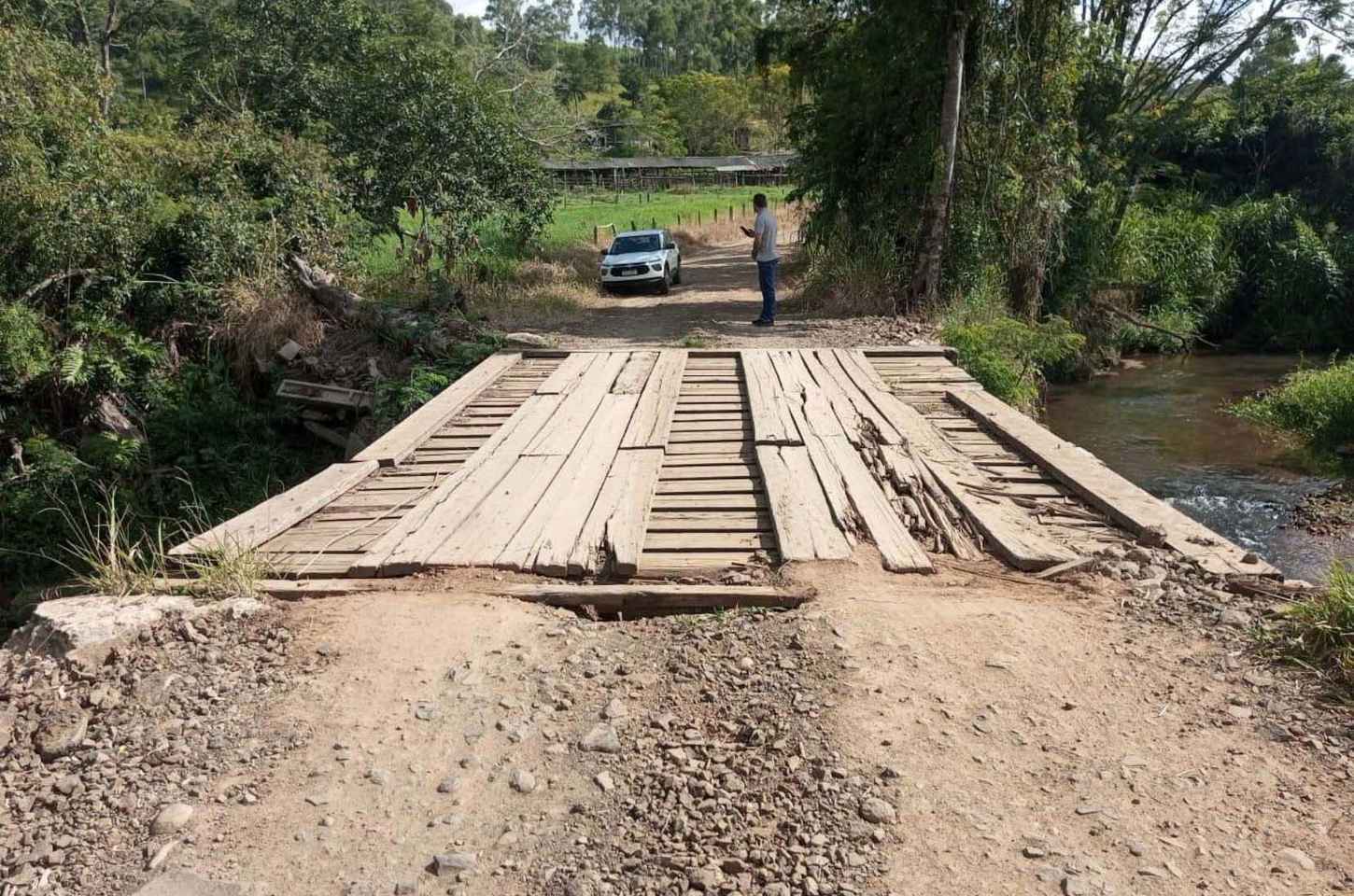 Nova ponte de concreto substituirá estrutura de madeira em Cândido de Abreu