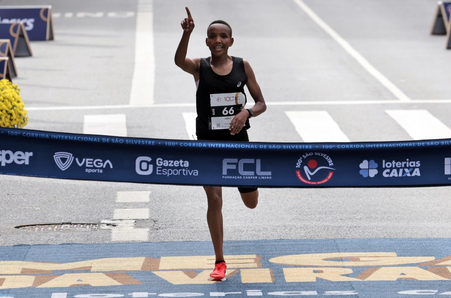 Núbia de Oliveira repete pódio na São Silvestre e fica em terceiro lugar