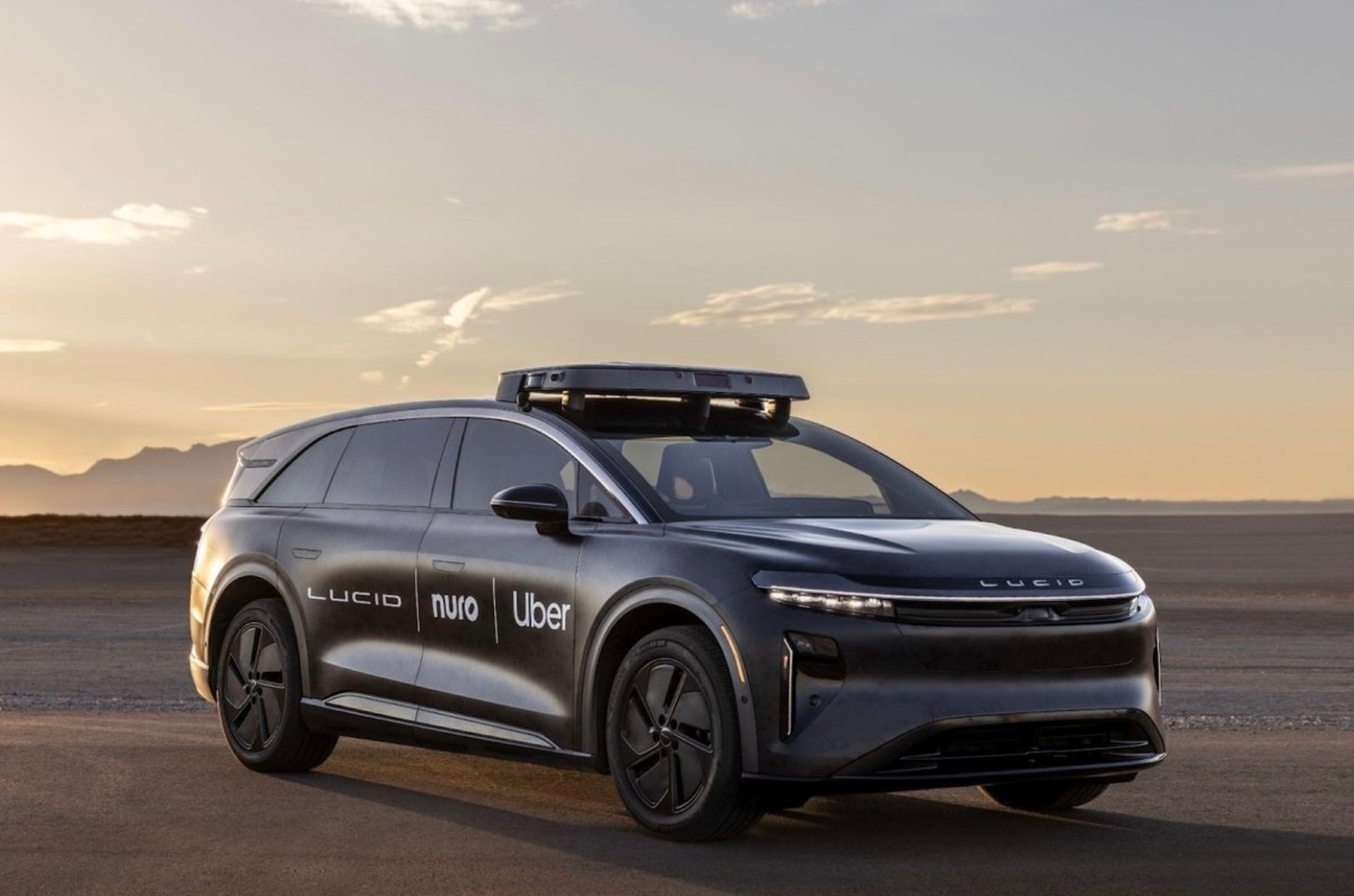 Nuro obtém licença para testar SUVs autônomos Lucid na Califórnia, mirando serviço premium da Uber