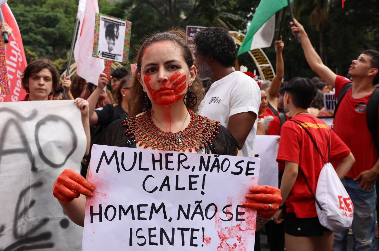 OAB-RJ oferece plantão 24h via WhatsApp para vítimas no carnaval