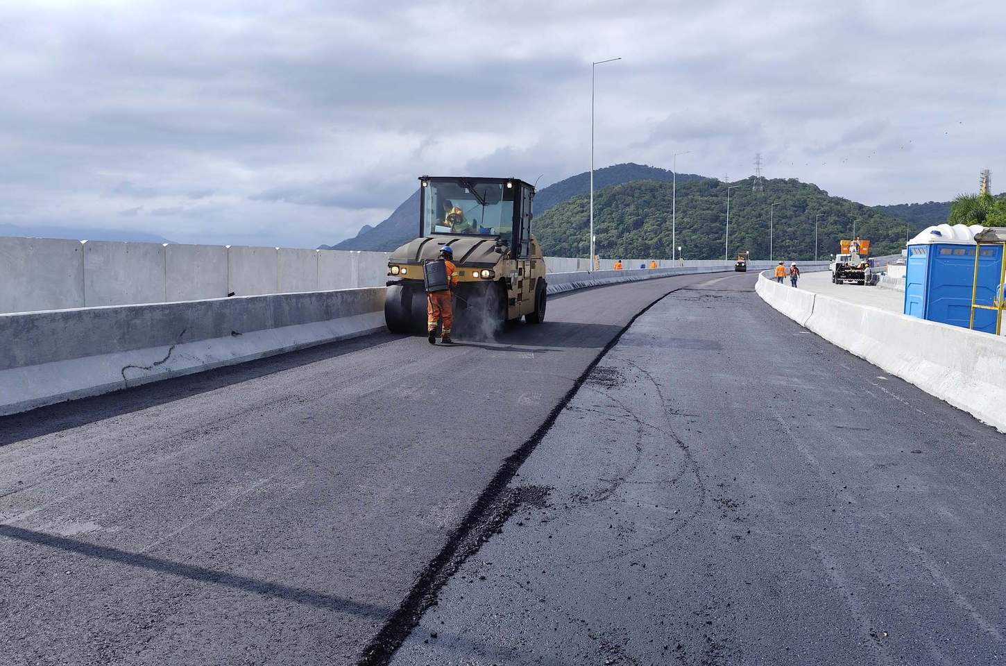 Obra da ponte de Guaratuba entra na reta final com pavimentação
