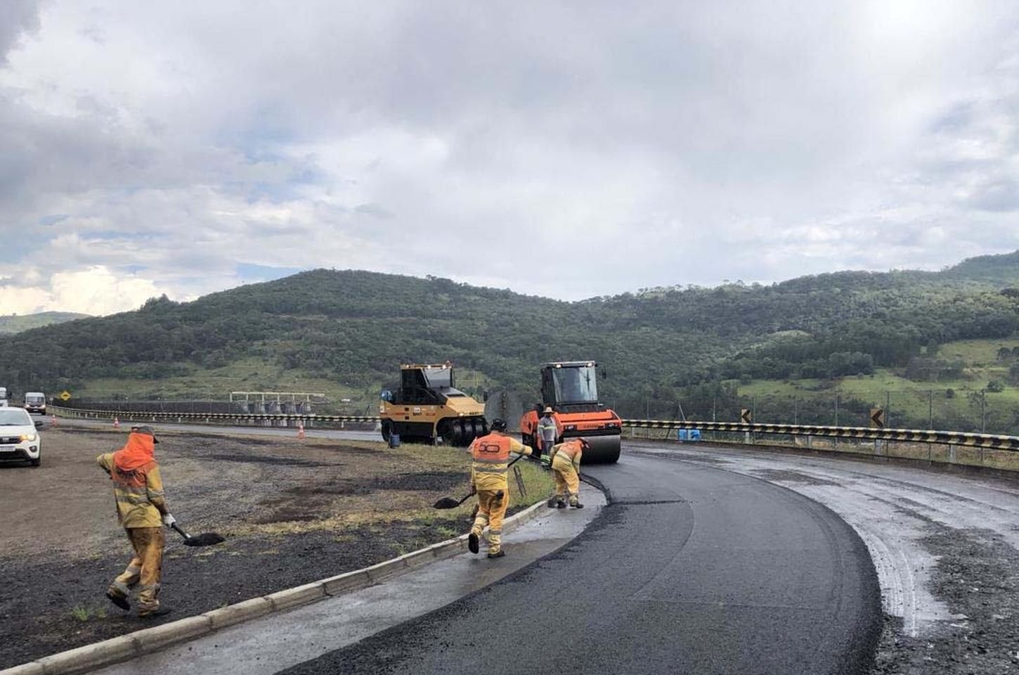 Obras de conservação na PR-170 em Pinhão avançam com fresagem e reperfilagem
