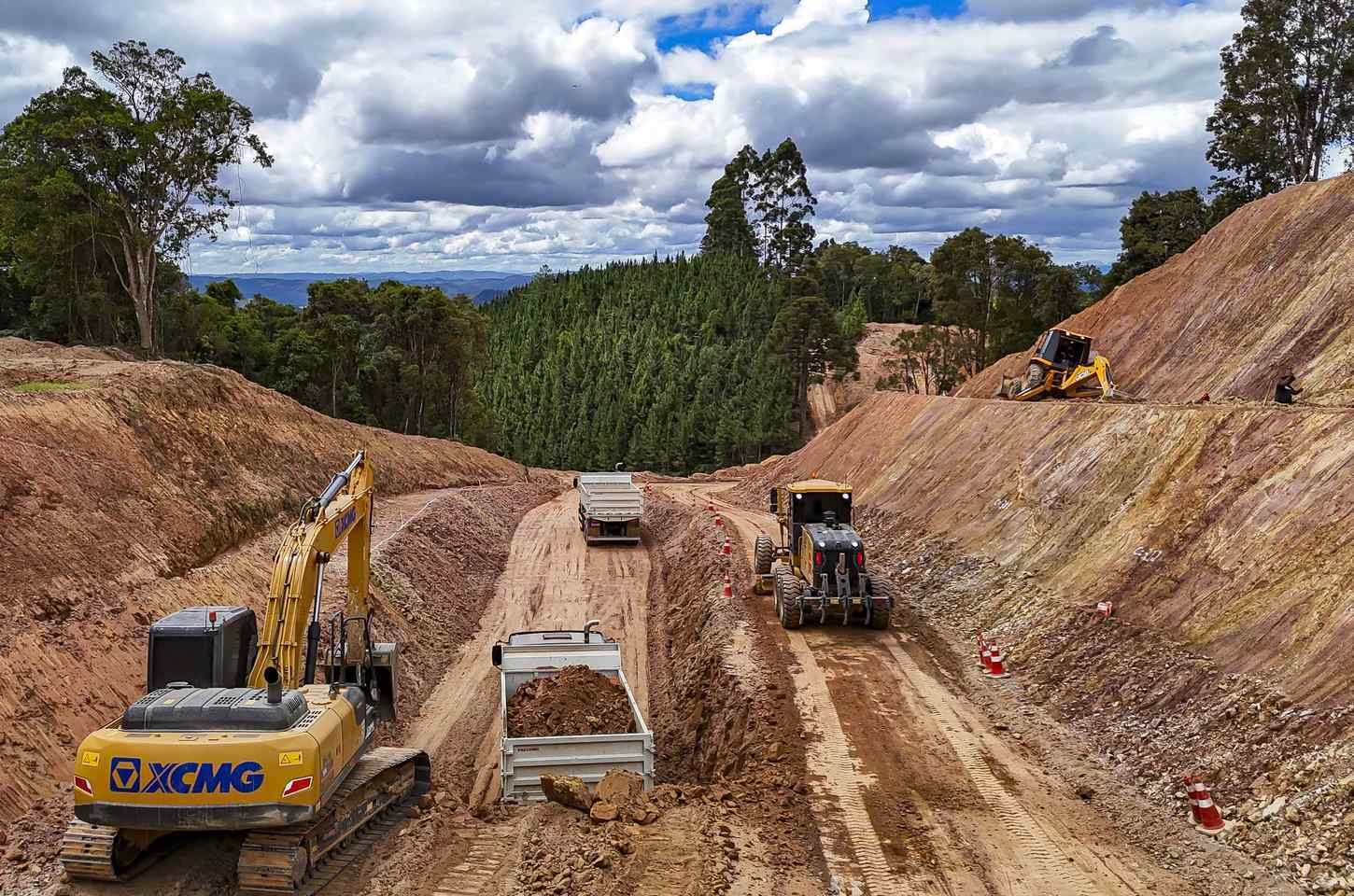Obras de pavimentação na PR-092 avançam para acabar com isolamento de Doutor Ulysses