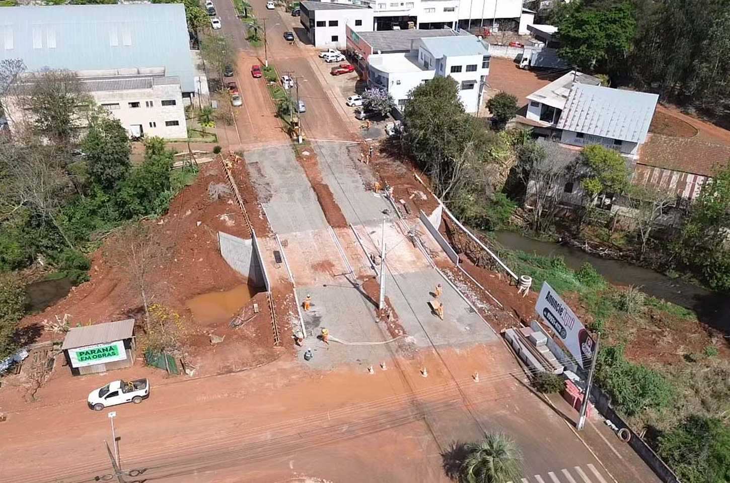 Obras de pontes em Dois Vizinhos avançam para combater alagamentos