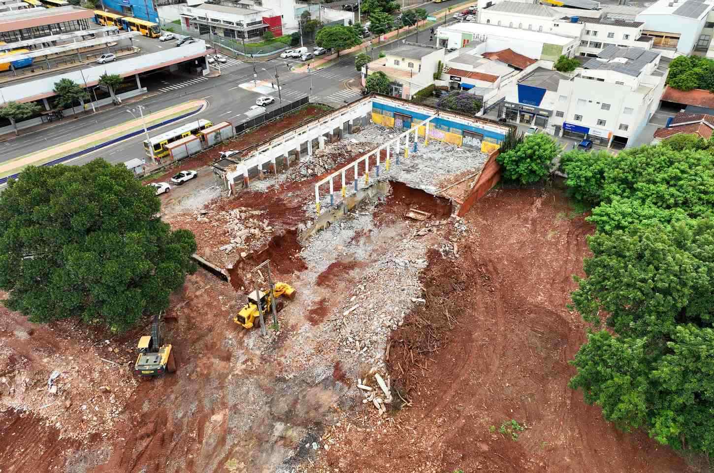 Obras do novo terminal metropolitano de Londrina começam com preparação do terreno