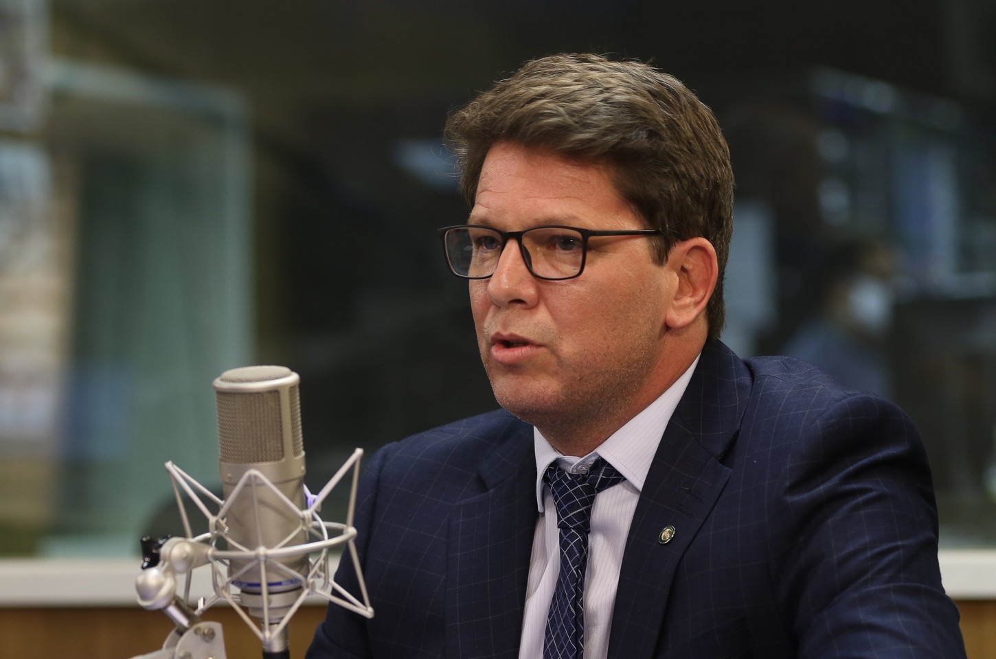 Oficiais de justiça tentam intimar Mário Frias há mais de um mês por suspeita de irregularidades em emendas