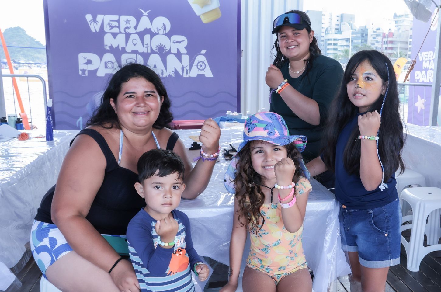 Oficinas de artesanato movimentam verão no litoral paranaense