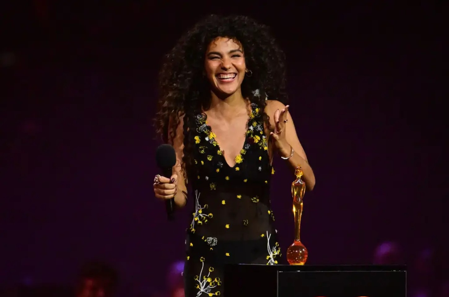 Olivia Dean entra no Clube dos Bilhões do Spotify com 'Man I Need'