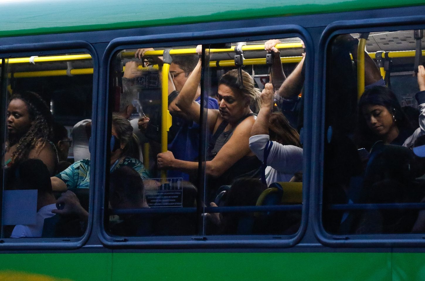 Ônibus 474: a linha que costura a cidade partida do Rio de Janeiro