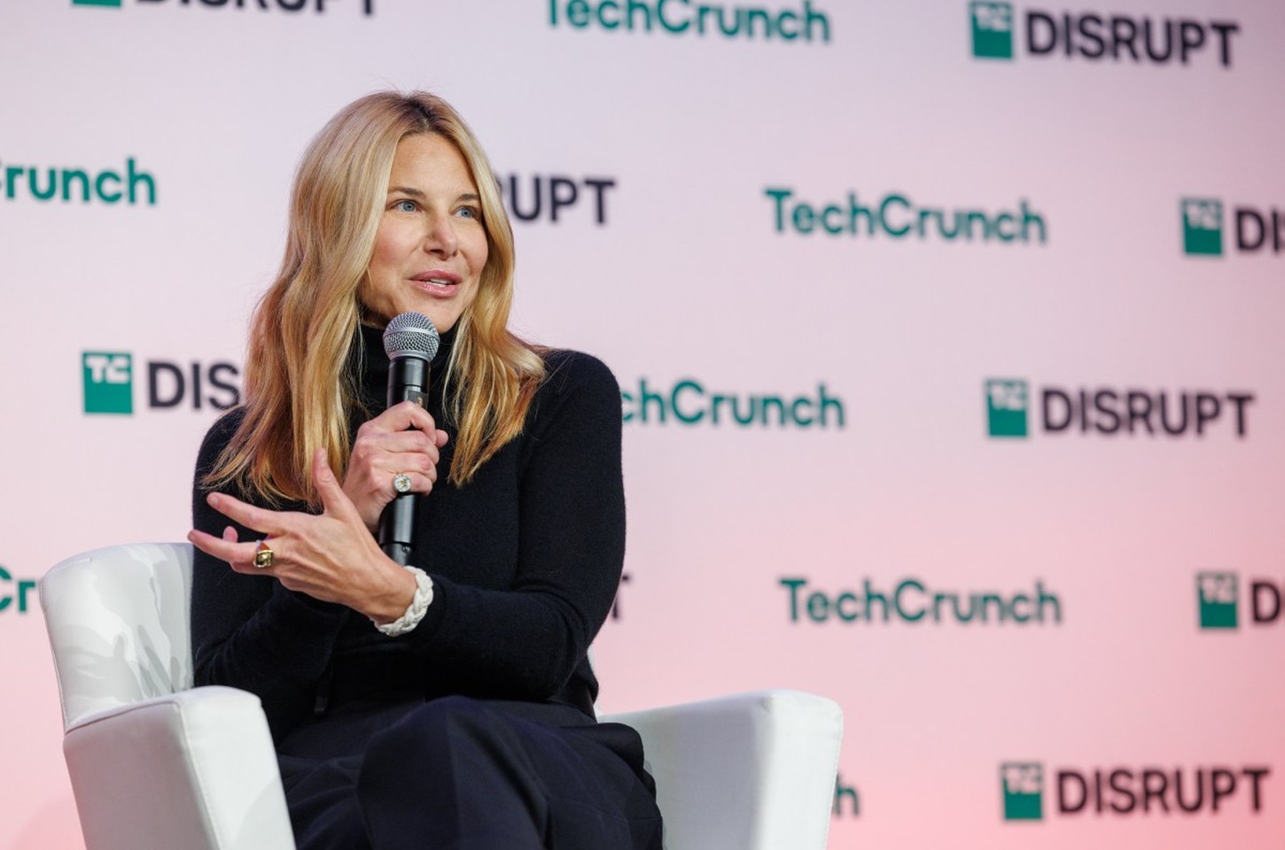 OpenAI contrata CEO do Slack para liderar receita em movimento estratégico