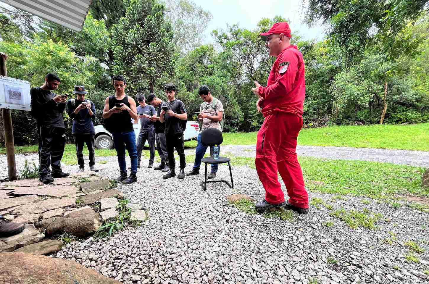 Operação educativa orienta 300 visitantes no Parque Pico Paraná durante o Carnaval