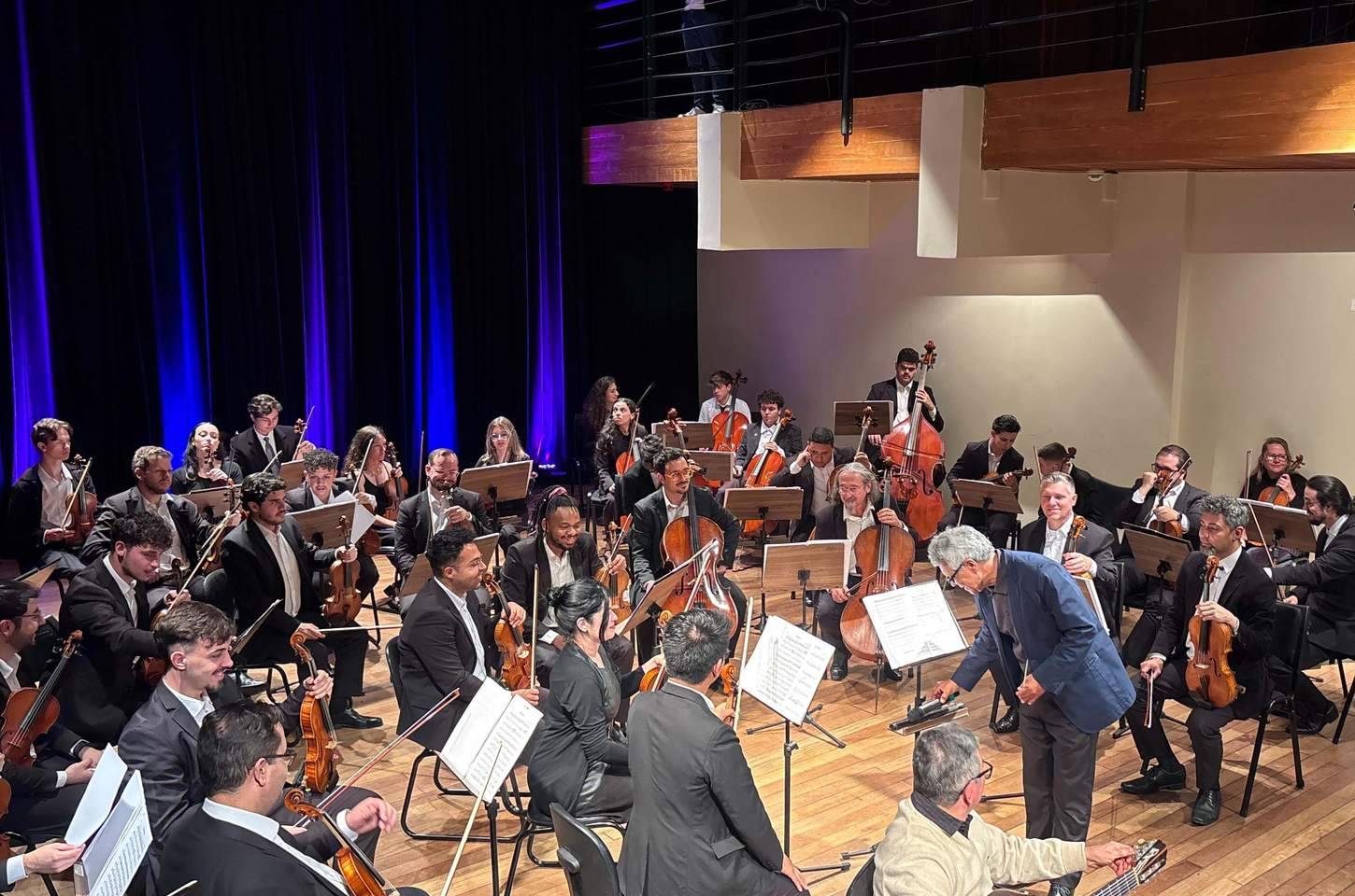 Orquestra Cordas do Iguaçu celebra 15 anos com clássicos do cinema no Guairão