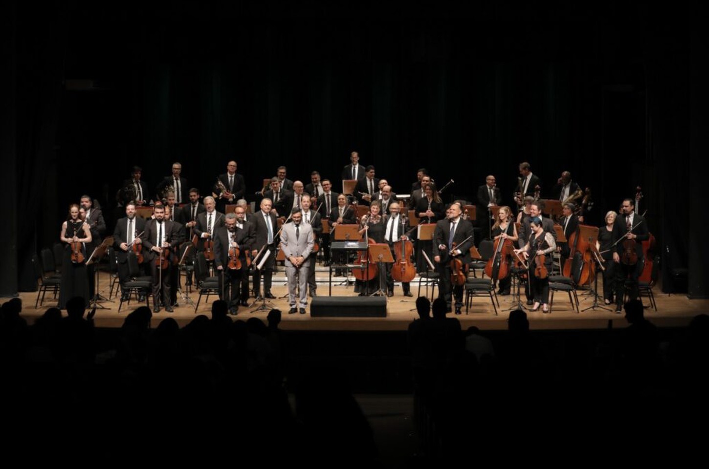 Orquestra da UEL homenageia Mozart e Beethoven em série especial para o Dia das Mães