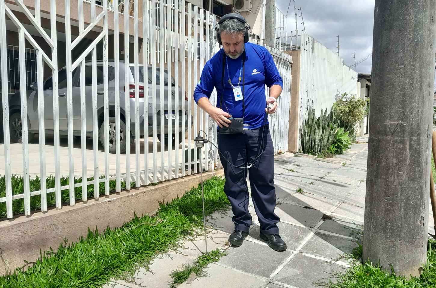 Os caçadores de vazamentos invisíveis da Sanepar