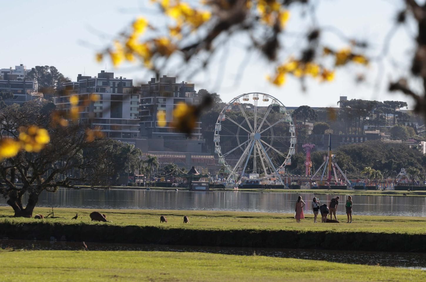 Outono chega ao Paraná com calor e previsão de chuva no fim de semana