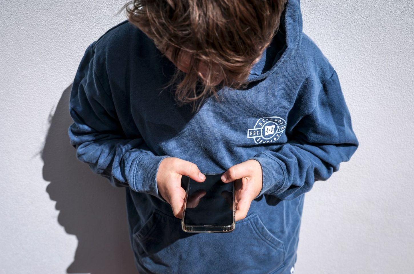Países restringem redes sociais para menores: proteção ou censura?