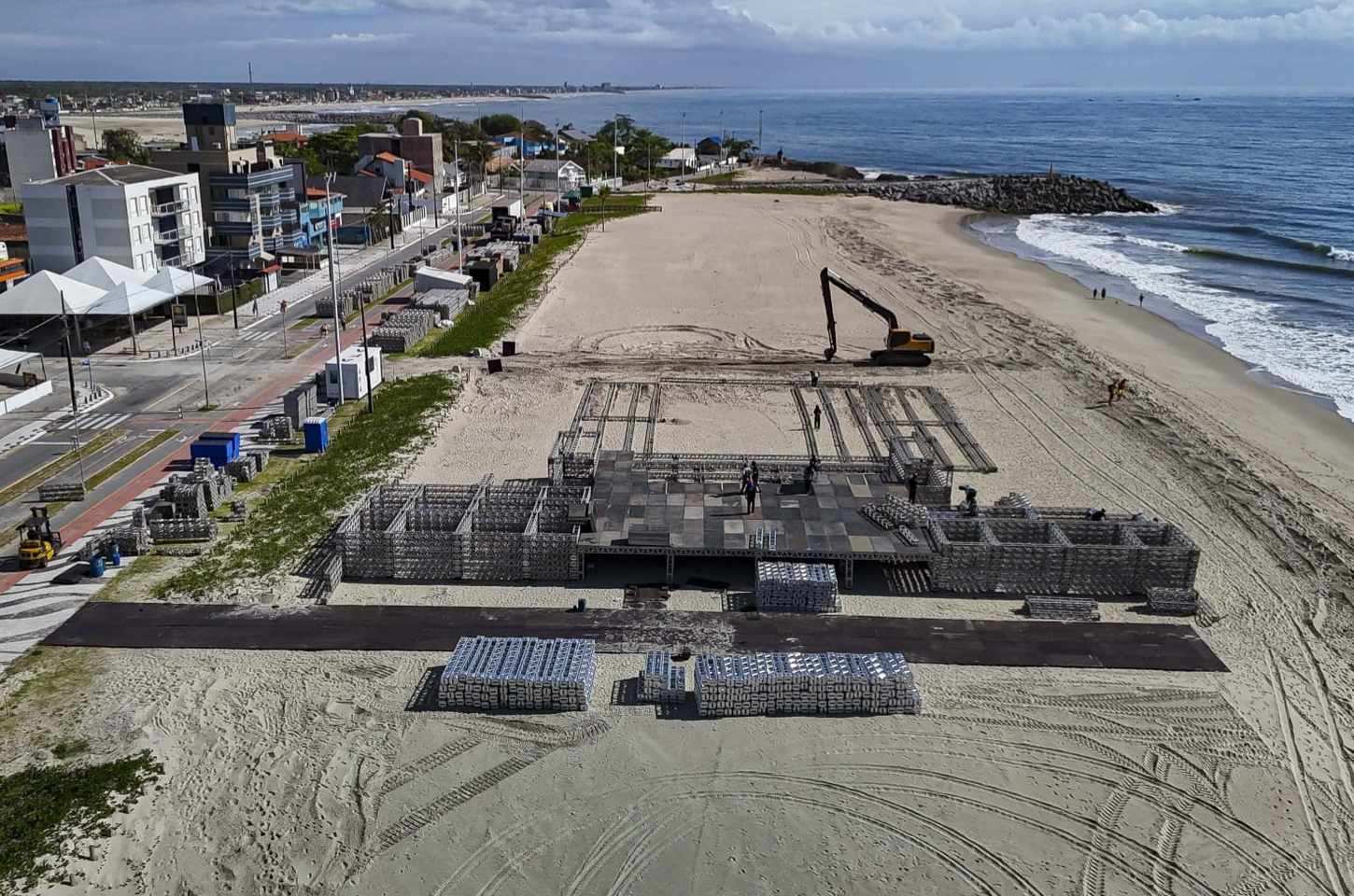 Palcos do Verão Maior Paraná tomam forma a todo vapor no litoral