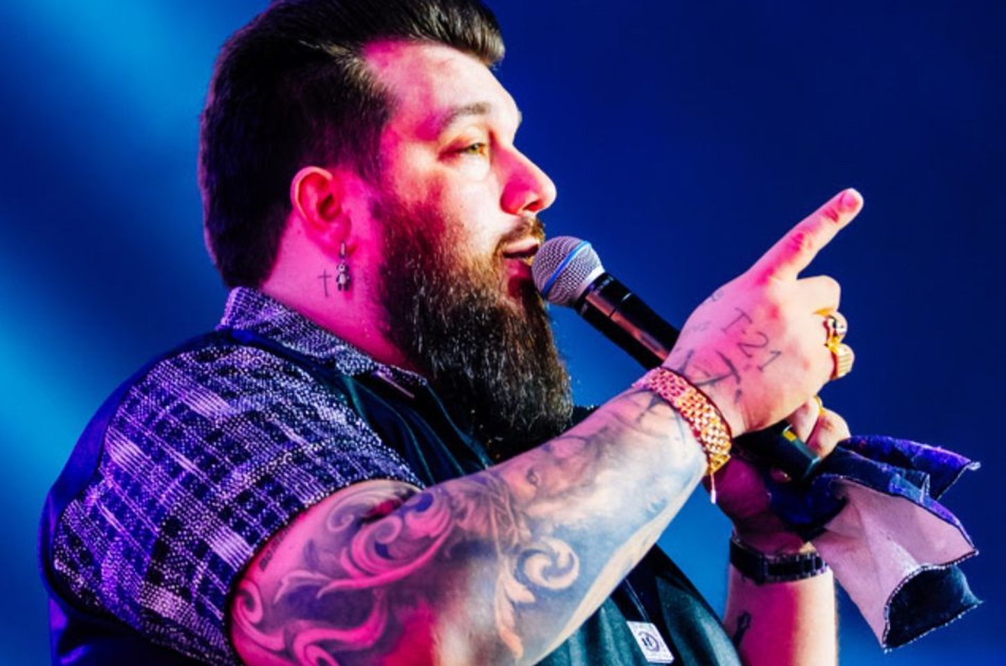Panda domina o Hot 100 da Billboard Brasil com 'Eu te Seguro' e mais seis faixas