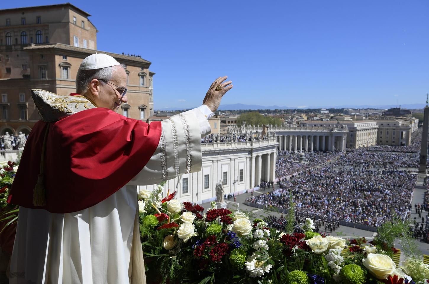 Papa Leão XIV faz apelo pela paz em missa de Páscoa no Vaticano