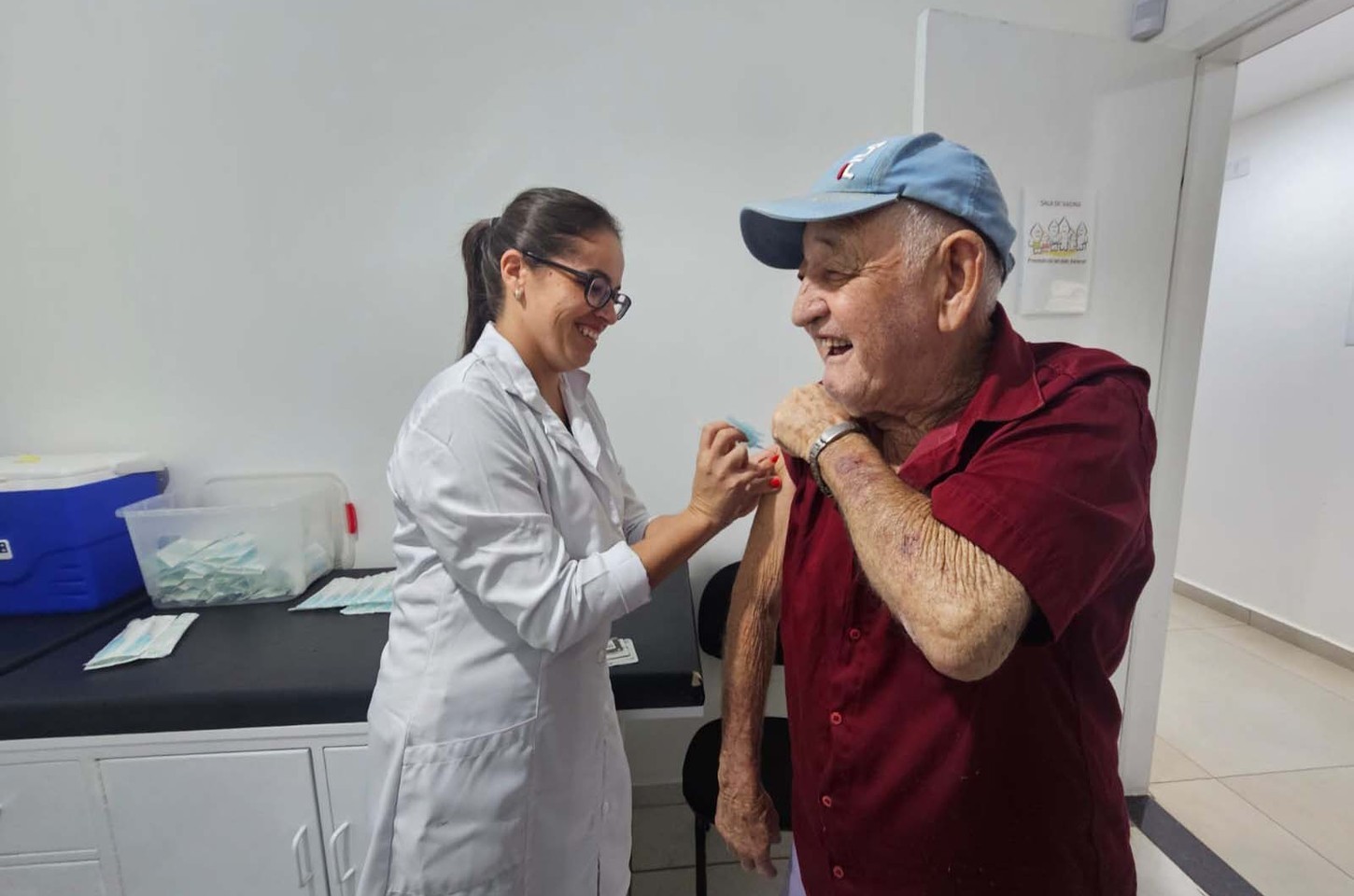 Paraná aplica mais de 189 mil vacinas em dia D contra gripe e covid-19
