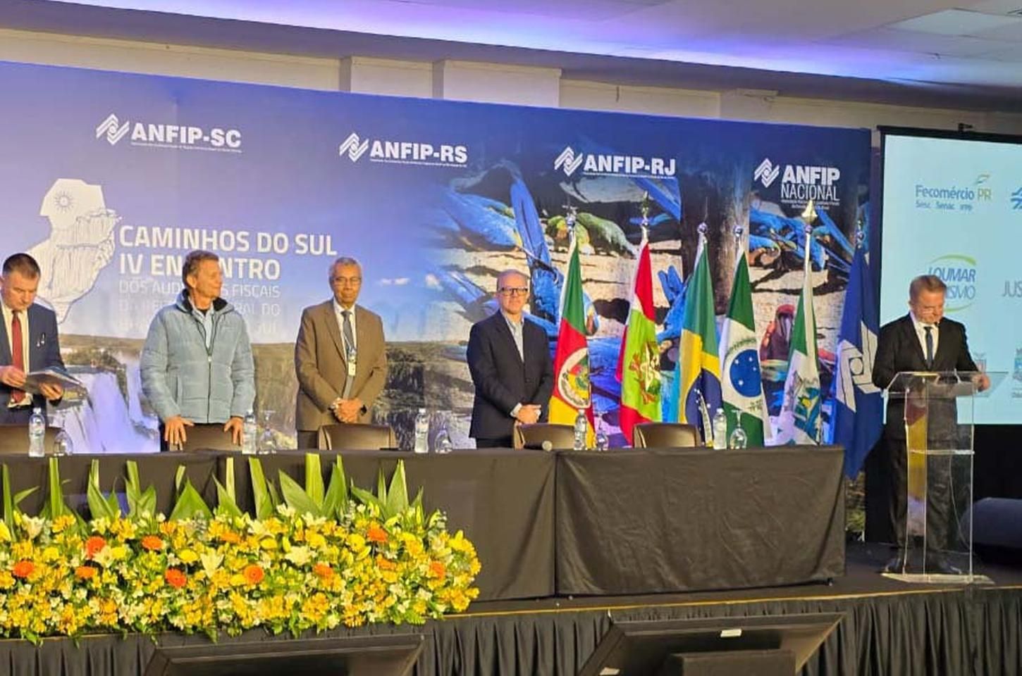 Paraná apresenta avanços no turismo a auditores fiscais em Foz do Iguaçu