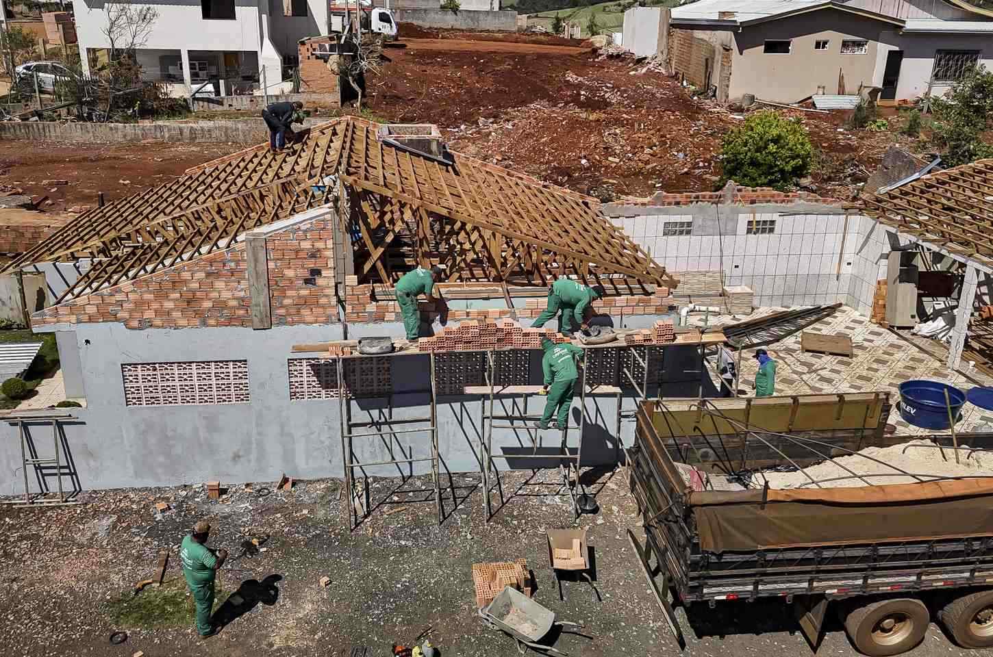 Paraná atinge R$ 5,2 milhões em auxílio a famílias após tornado