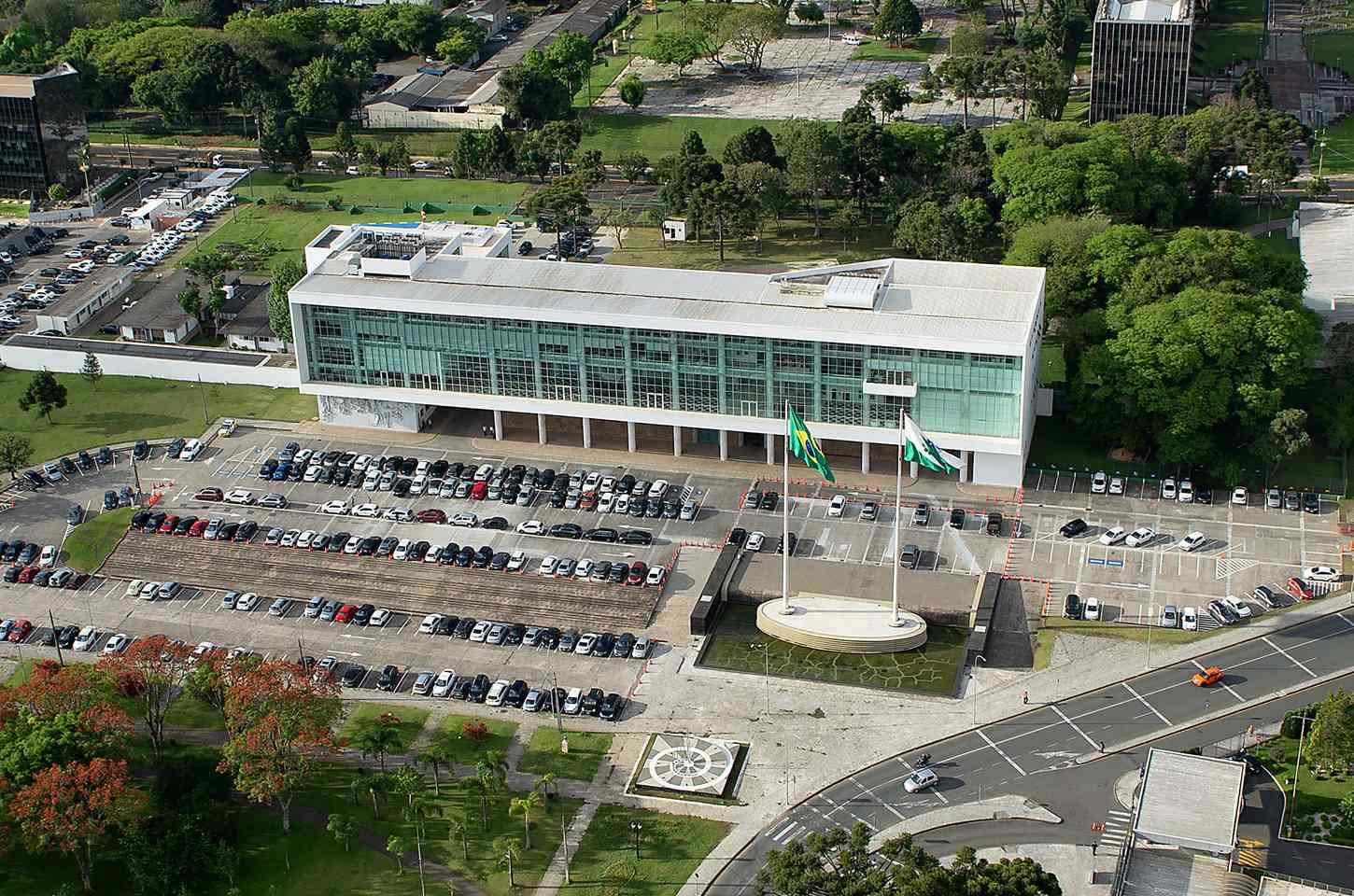 Paraná convoca mais 222 aprovados em concurso para avaliação médica