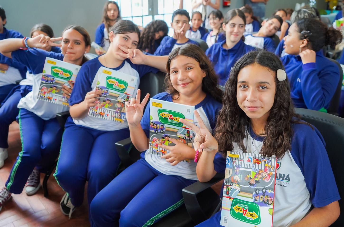 Paraná distribui 60 mil livros de educação para o trânsito em escolas integrais