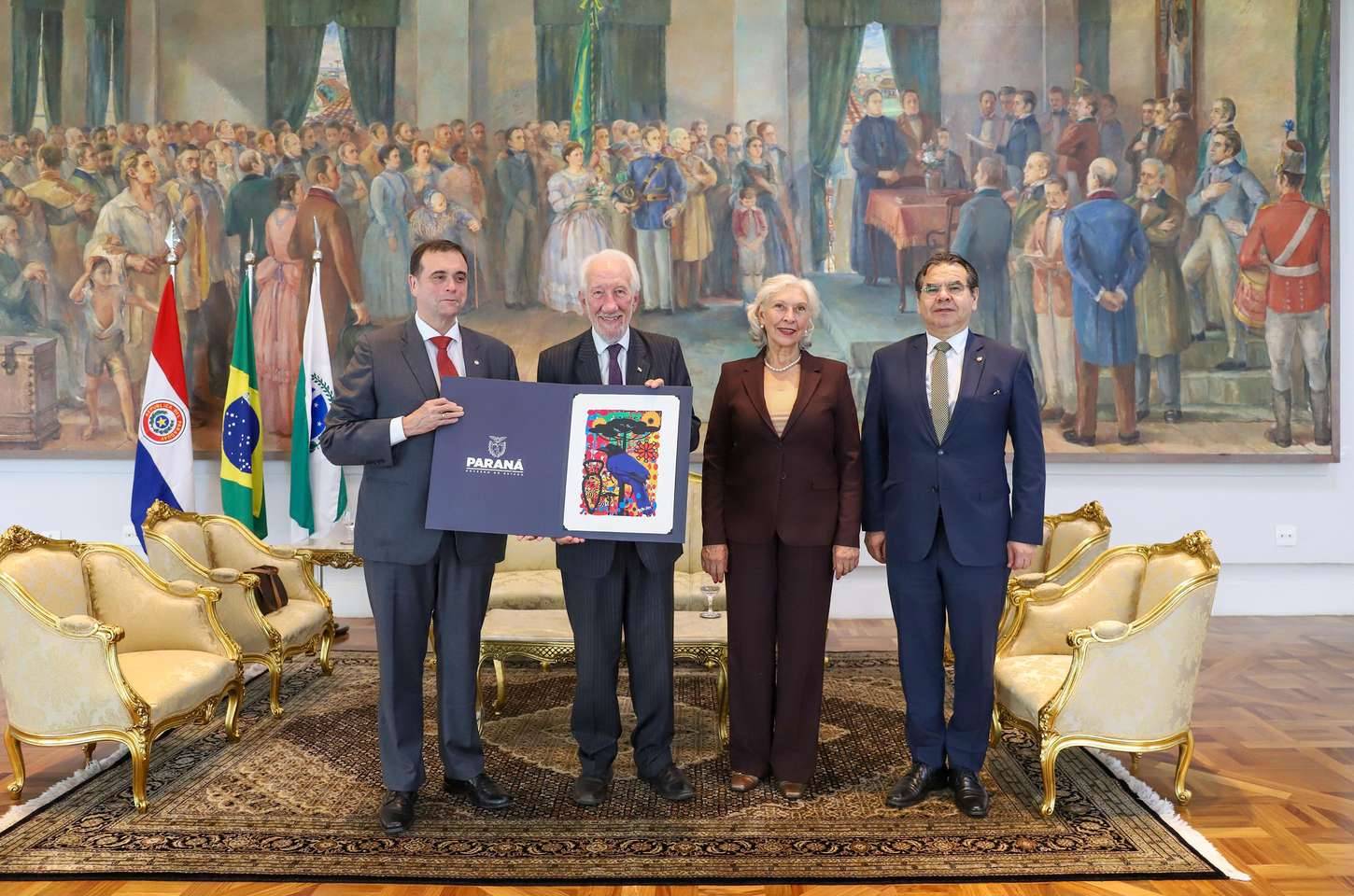 Paraná e Paraguai reforçam parceria estratégica em encontro no Palácio Iguaçu