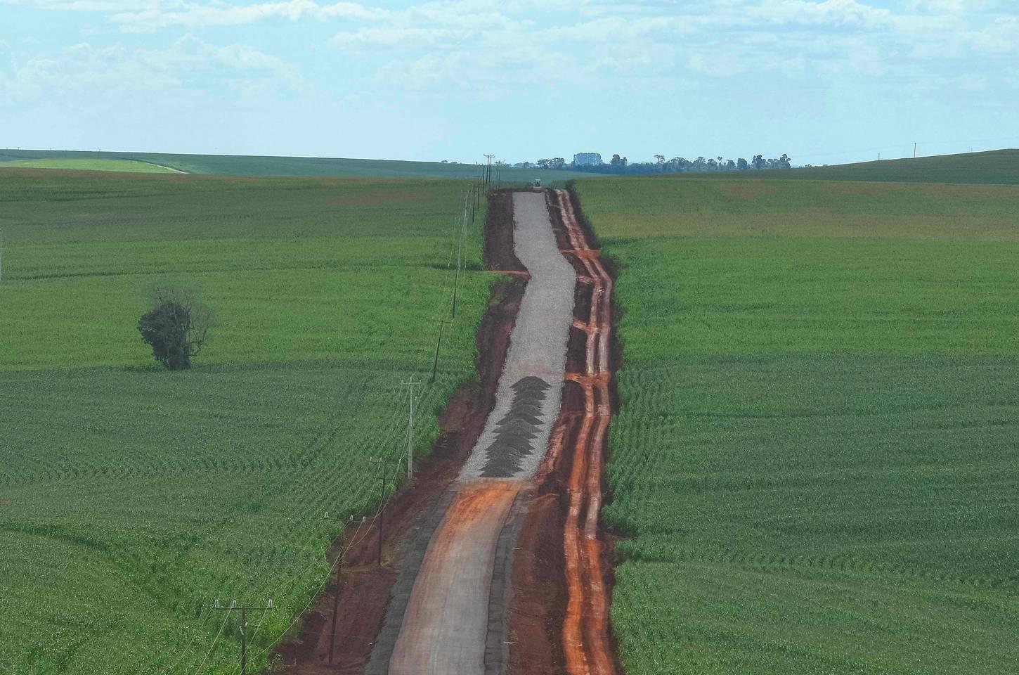 Paraná formaliza 443 convênios do programa Estrada Boa em 262 municípios