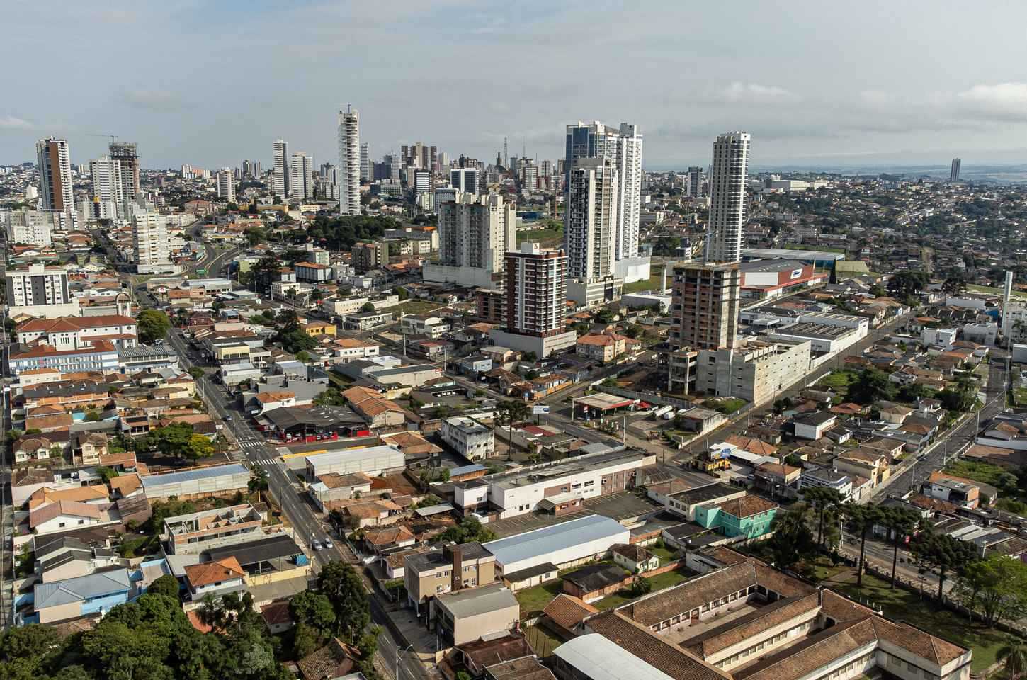 Paraná gera mais de 21 mil empregos em fevereiro e lidera ranking nacional