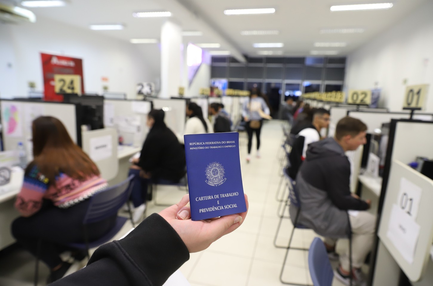 Paraná inicia 2026 com mais de 8,7 mil vagas de emprego disponíveis