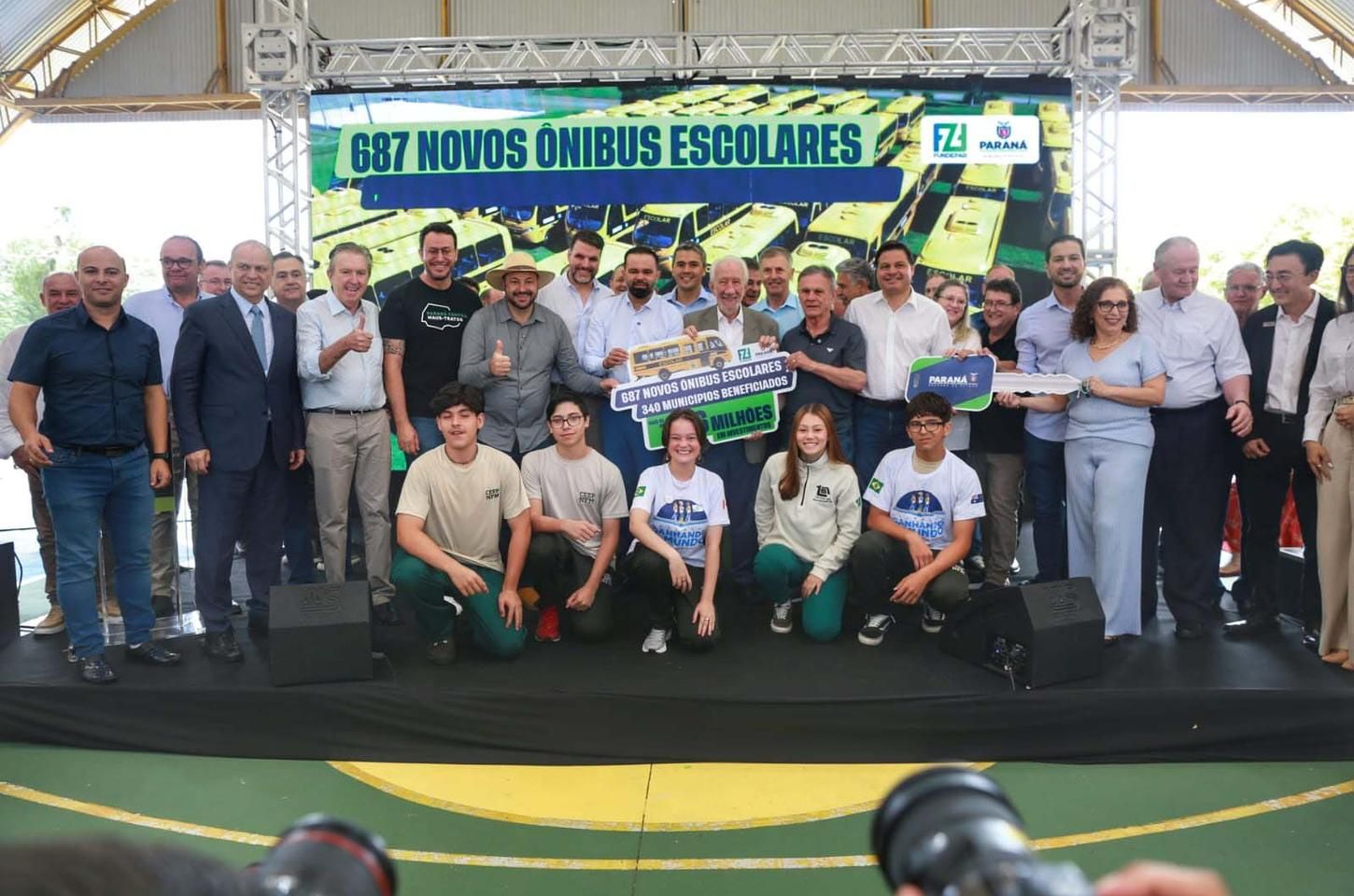 Paraná inicia entrega de 687 ônibus escolares para 340 municípios