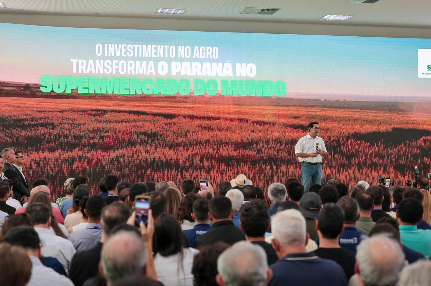 Paraná lança programas para energia e internet no campo