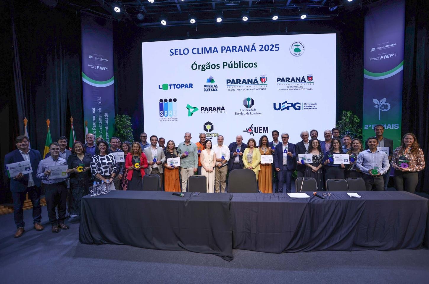Paraná premia 308 iniciativas sustentáveis com Selo Clima em cerimônia lotada