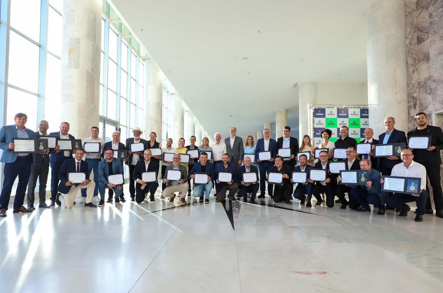Paraná premia mecenas e embaixadores da inovação em cerimônia no Palácio Iguaçu