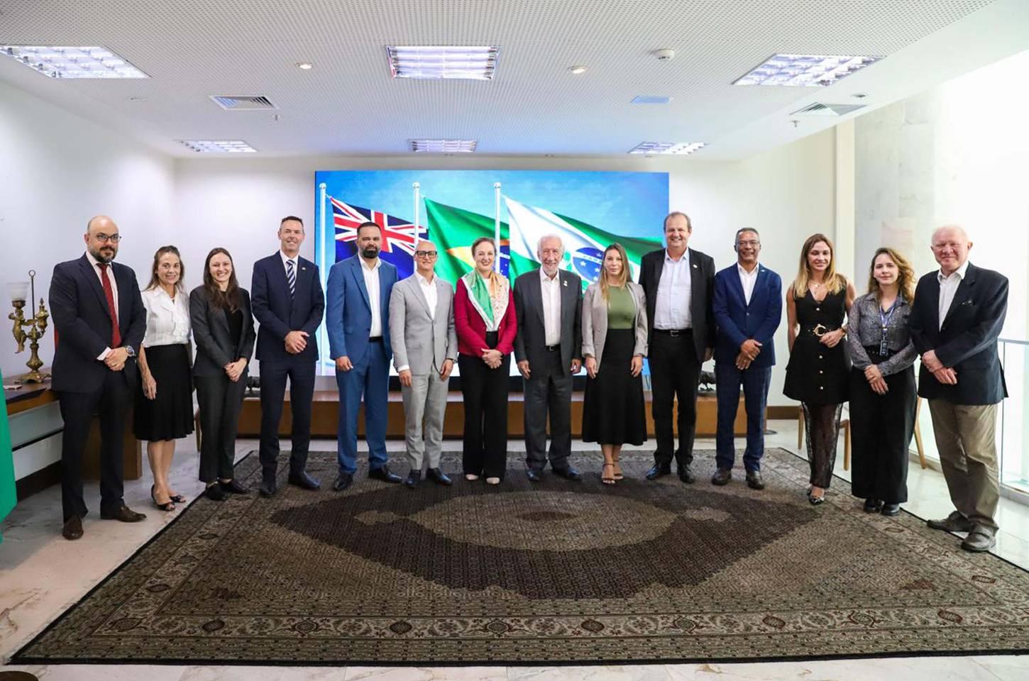Paraná recebe embaixadores para fortalecer laços comerciais e de investimento
