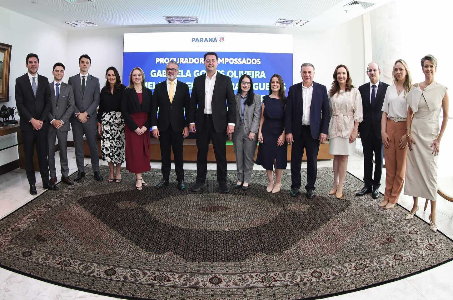 Paraná recebe quatro novos procuradores do estado após concurso