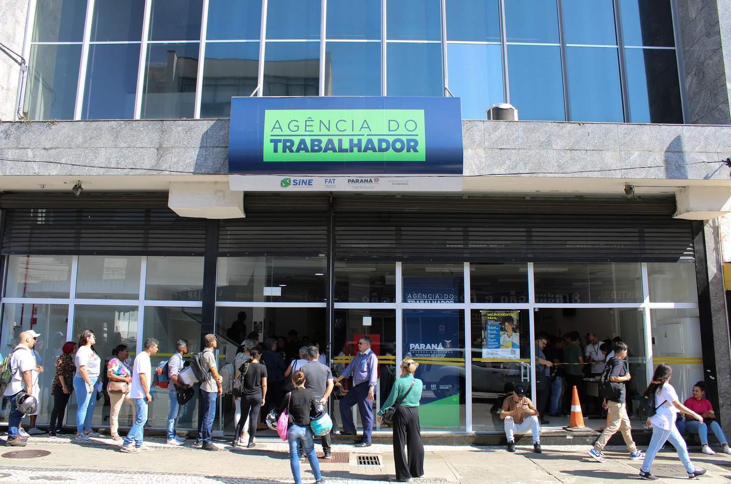 Paraná registra alta de 24,4% em contratações no início de 2026