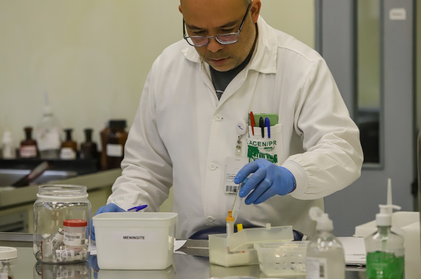 Paraná se torna referência global no combate à resistência antimicrobiana