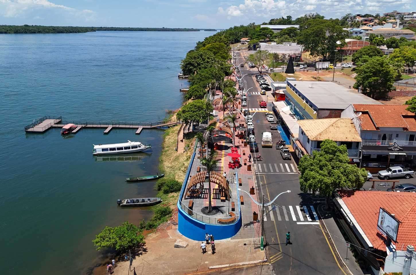 Paraná supera média nacional com crescimento de 3% no setor de serviços em 2025