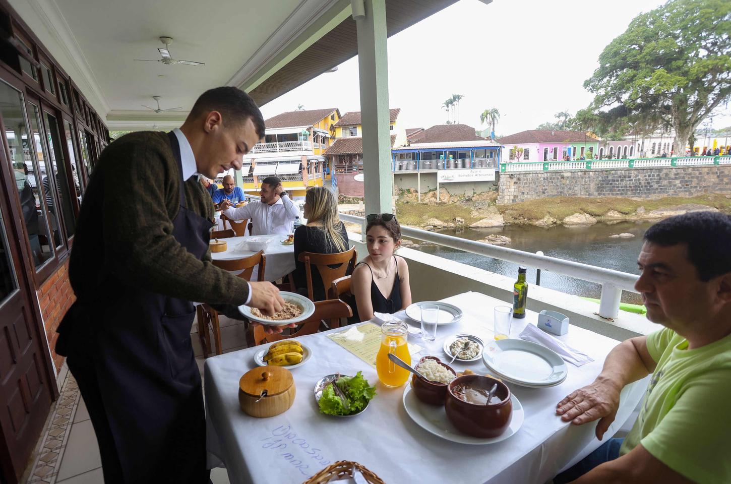 Paraná tem quinto maior crescimento do setor de serviços do país em outubro
