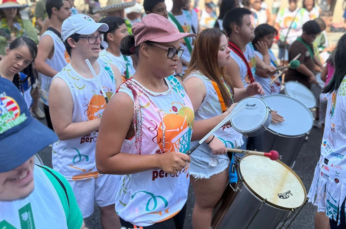 Percussomos do Amor encerra carnaval 2026 em Niterói com inclusão