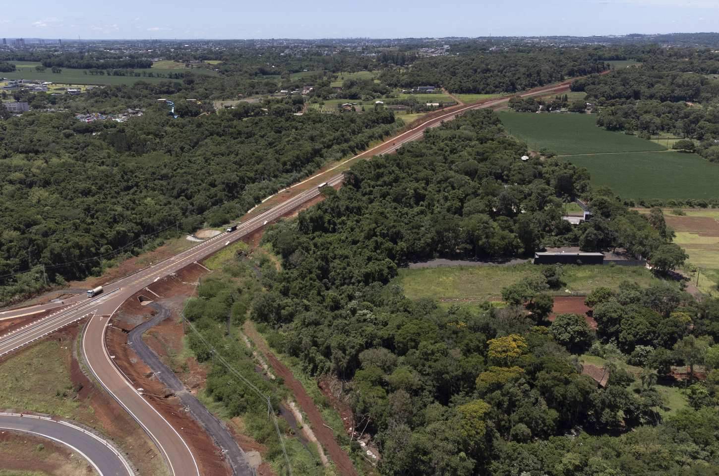 Perimetral Leste de Foz do Iguaçu já reduz tráfego de caminhões no centro