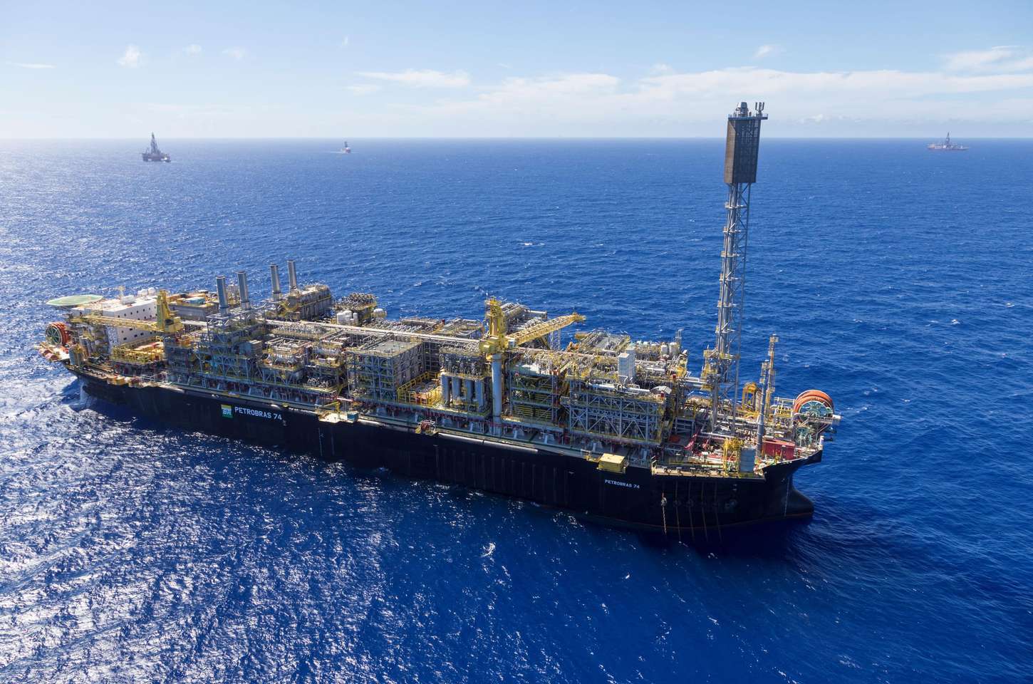 Petrobras bate recorde histórico de produção de petróleo e gás em 2025