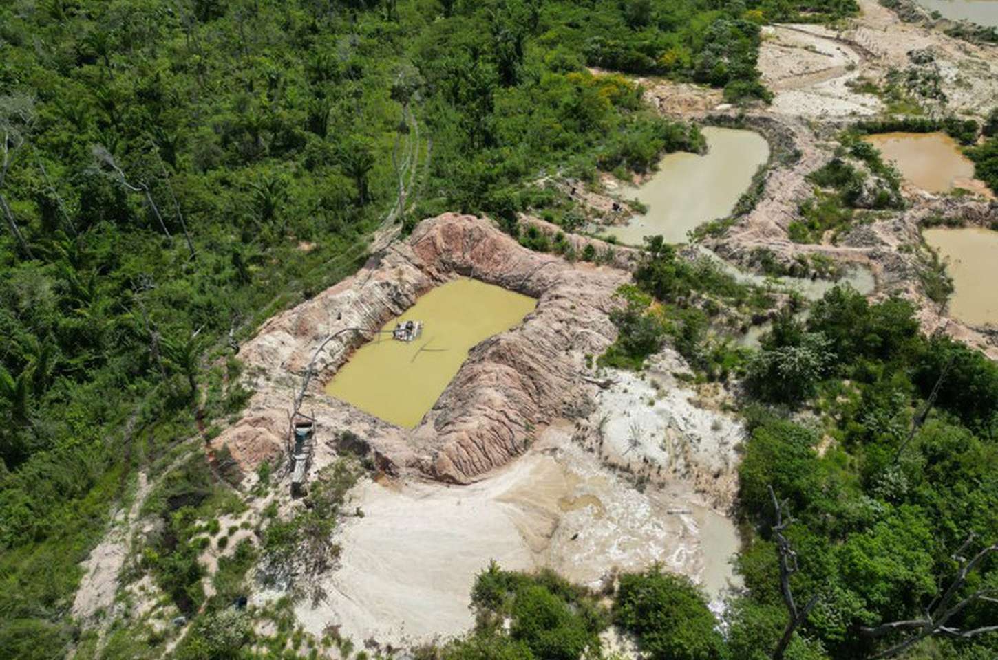PF desarticula grupo que vendia diesel para garimpo ilegal em terra indígena