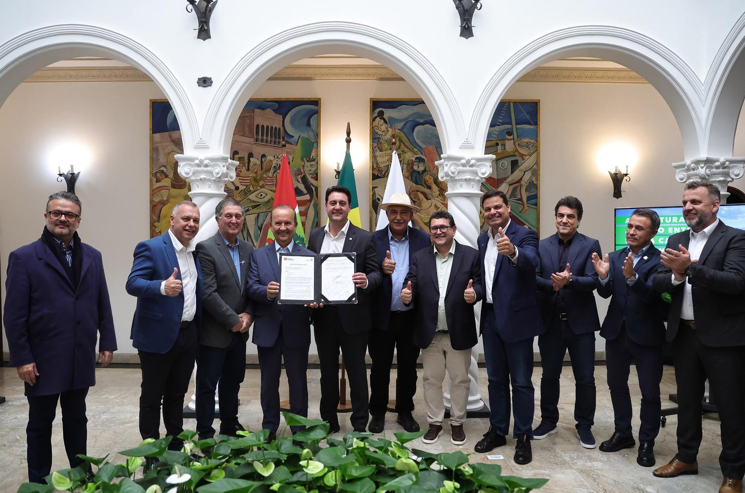 PGE do Paraná firma acordos históricos e transforma passivos em obras públicas