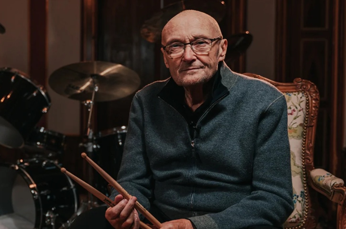 Phil Collins aos 75: uma lenda que superou expectativas e desafios