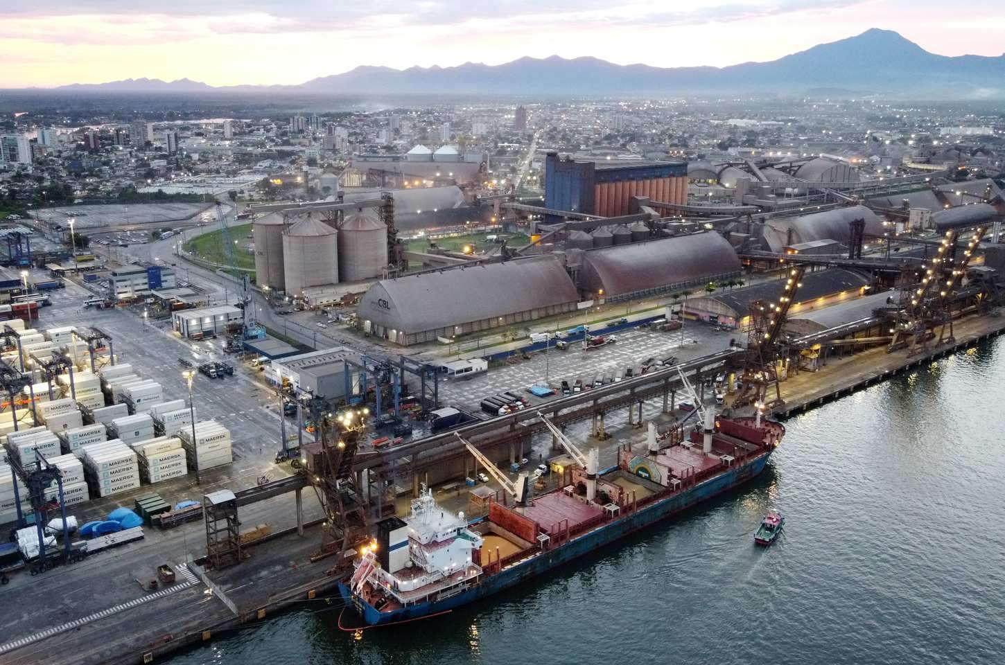 PIB brasileiro cresce 2,3% em 2025, marcando quinto ano seguido de expansão