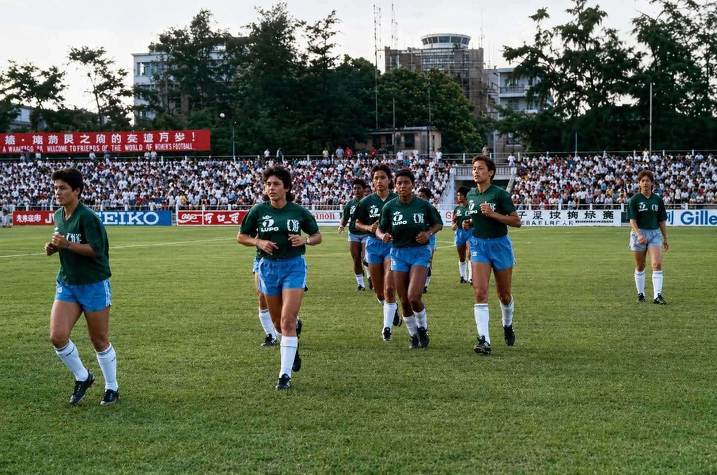 Pioneiras do futebol feminino contam com reparação histórica antes da Copa de 2027